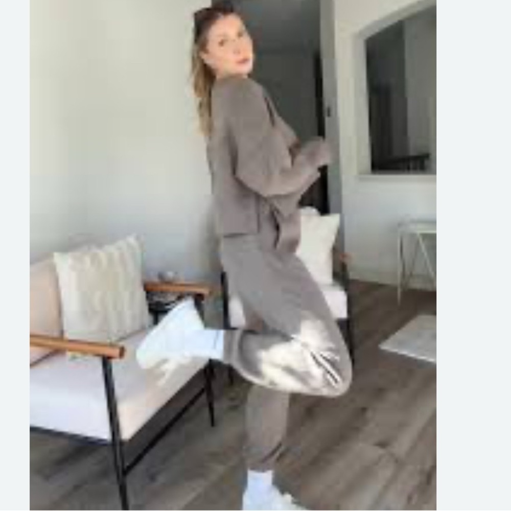 Abercrombie & Fitch Women's YPB neoKNIT Sweatpants and Crewneck